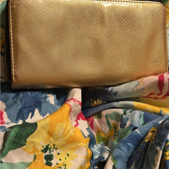 Love moschino wallet in gold preloved condition has lots of slots - Picture 3 of 3